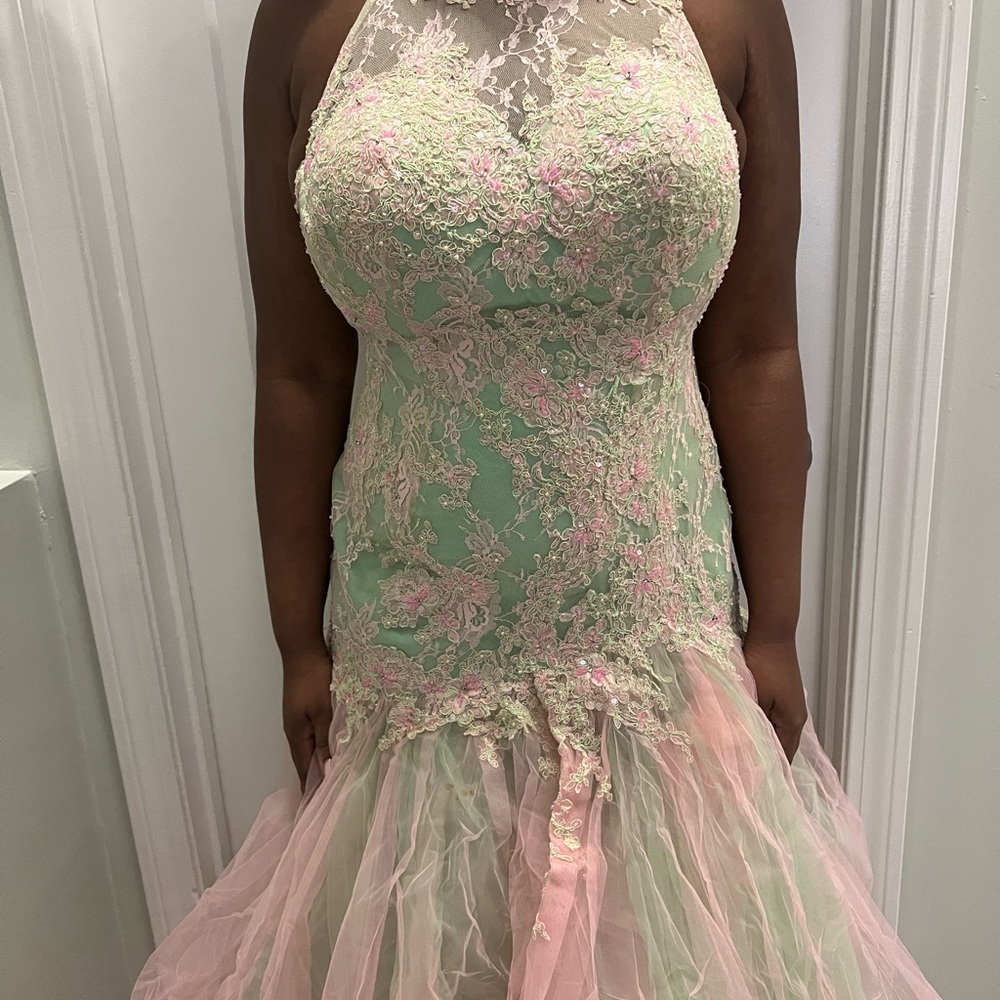 Elegant Lace Halter Dress in Pastel Colors